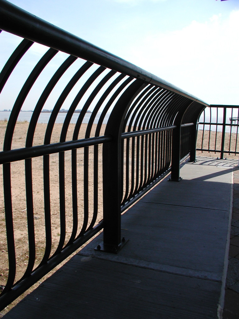 4 FOOT CUSTOM BENT SIDEWALL SQUARETUBE BARRIER